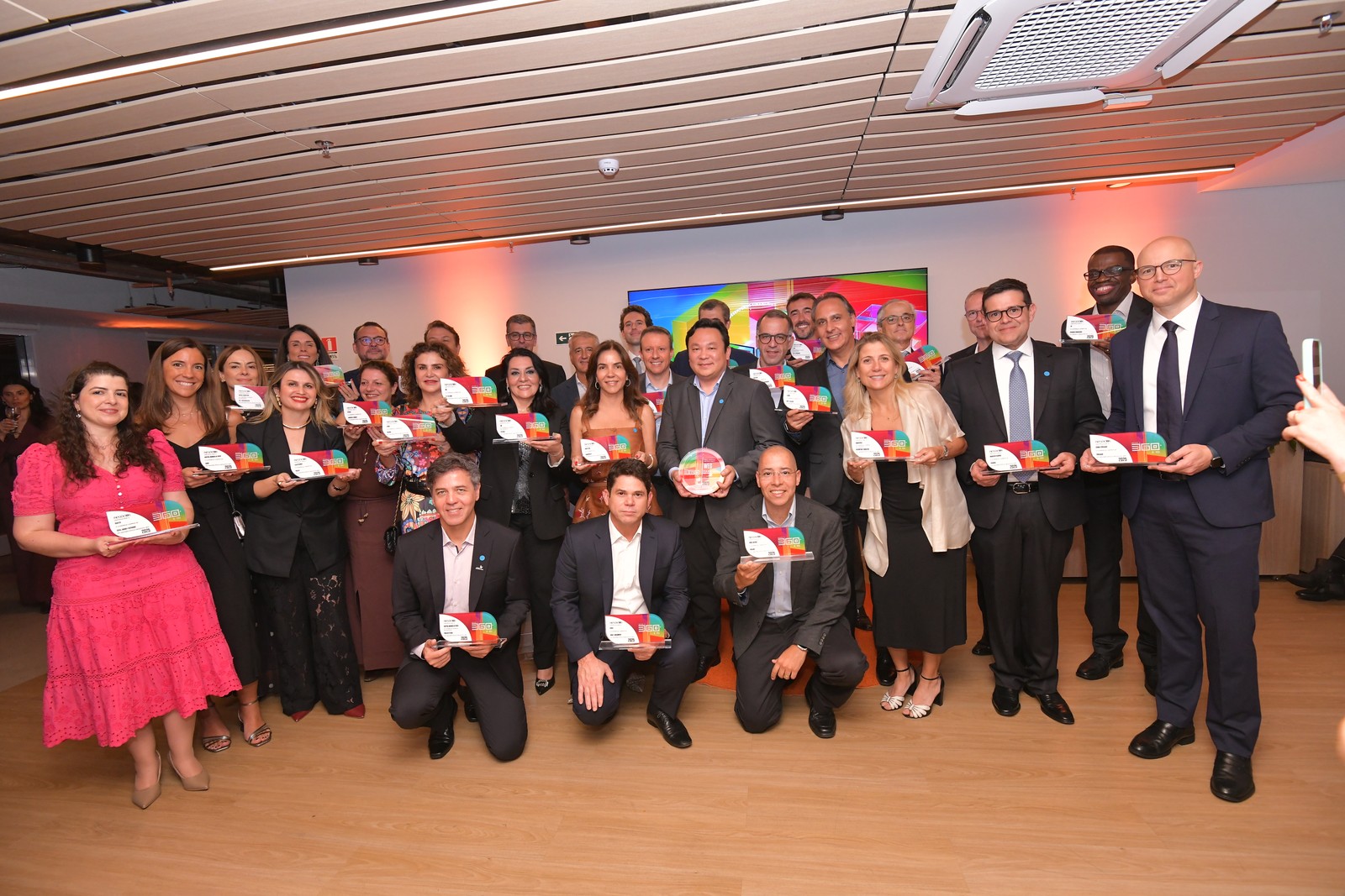 Premiados no 360º se reúnem para foto no final da cerimônia — Foto: Flavio Santana