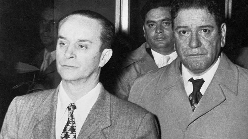 O presidente guatemalteco Jacobo Árbenz (esq.) foi forçado a se exilar no México, quando foi derrubado pela CIA — Foto: BBC News fonte