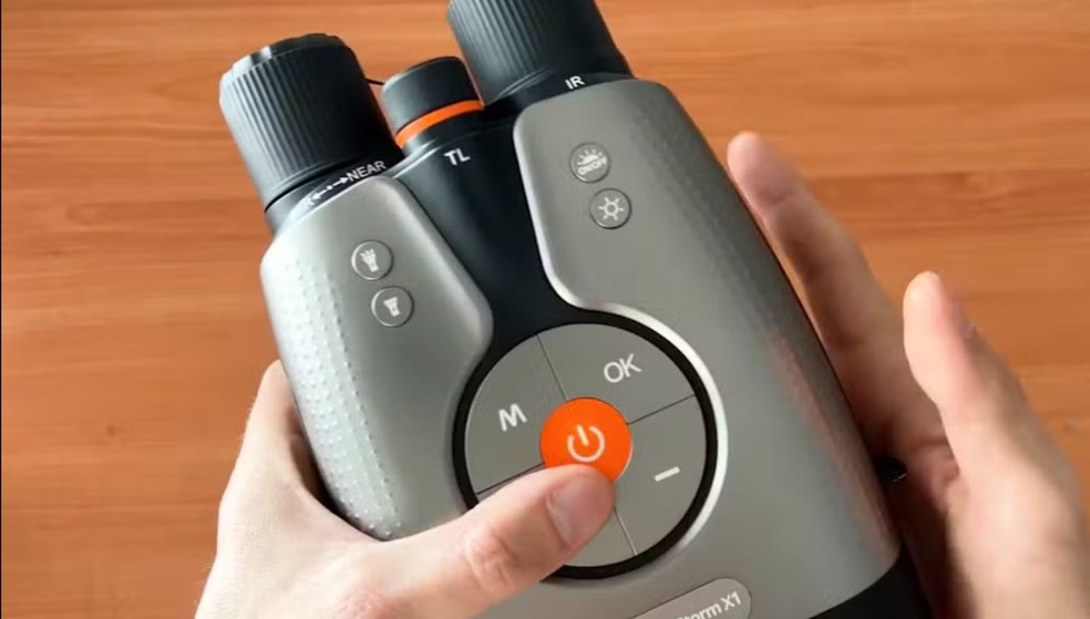 O binóculo Night Storm X1 tem visão noturna em 4K e é capaz de fazer fotos em alta resolução — Foto: Divulgação