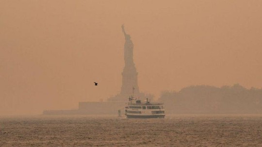 As impactantes imagens da nuvem de fumaça de queimada que cobriu Nova York
