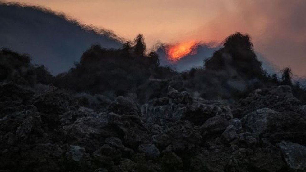 Não há como prever quanto tempo durará a erupção — Foto: Sophie Carr (BBC)