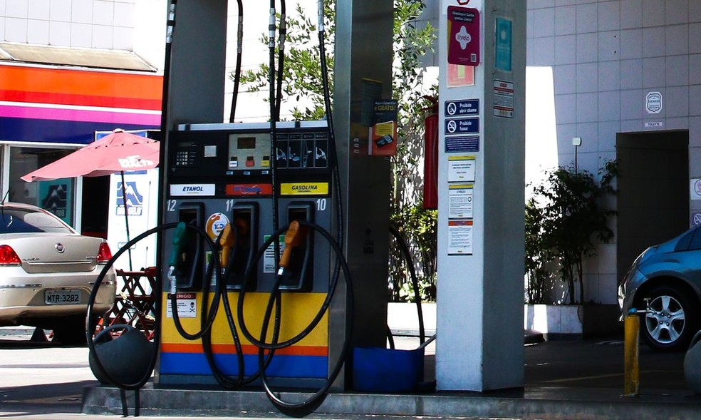 O preço médio da gasolina nos postos de abastecimento do País teve queda de 0,3% — Foto: Rovena Rosa/Agência Brasil
