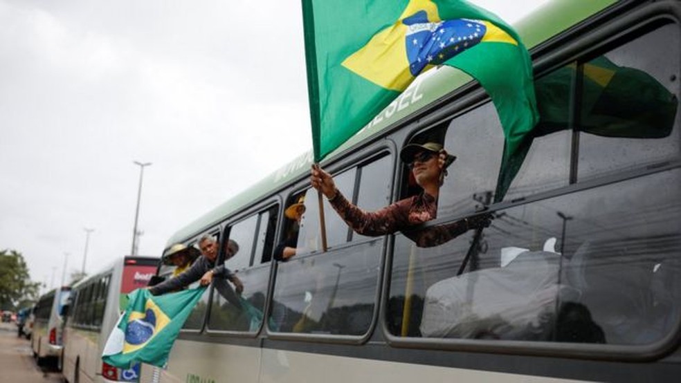 Ao menos 1.500 pessoas foram detidas após as invasões e destruição de prédios dos Três Poderes no domingo (8/1), em Brasília. — Foto: Reuters/via BBC News Brasil
