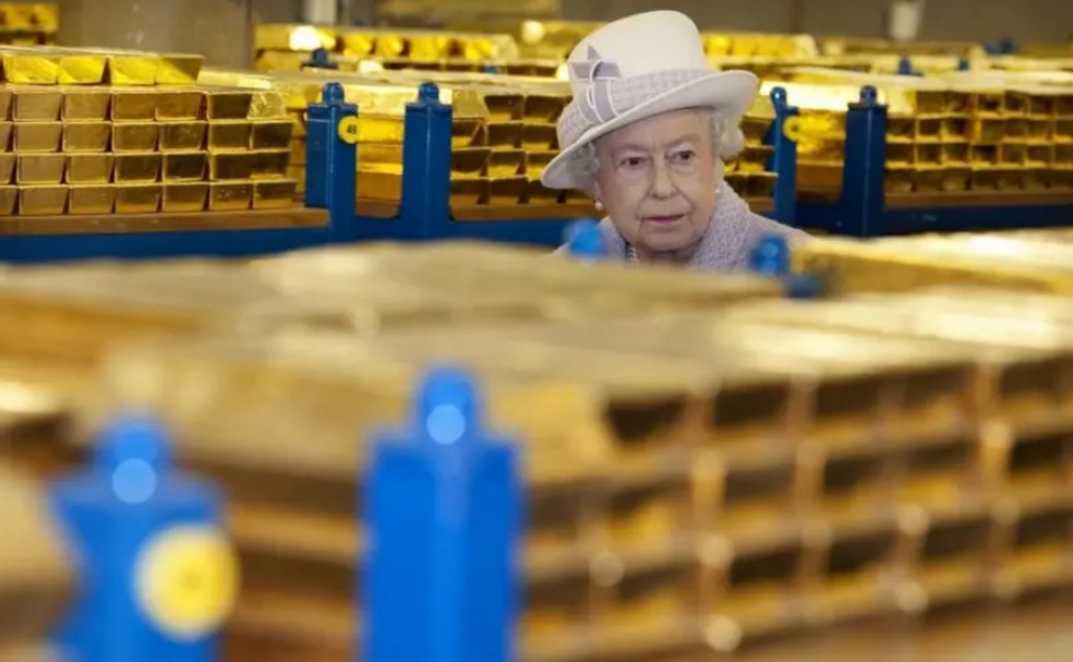 O Banco da Inglaterra guarda em seus cofres 310 toneladas de ouro e mantém depósitos de dezenas de bancos centrais de todo o mundo — Foto: AFP via BBC News