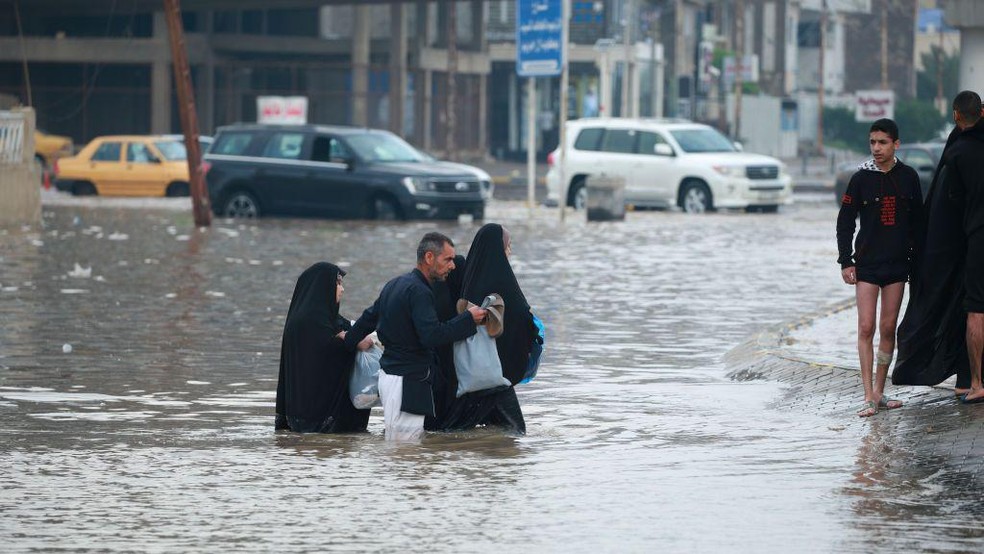 Fonte BBC News — Foto: O Iraque foi um dos vários países do Oriente Médio a ser atingido por chuvas atípicas no ano passado