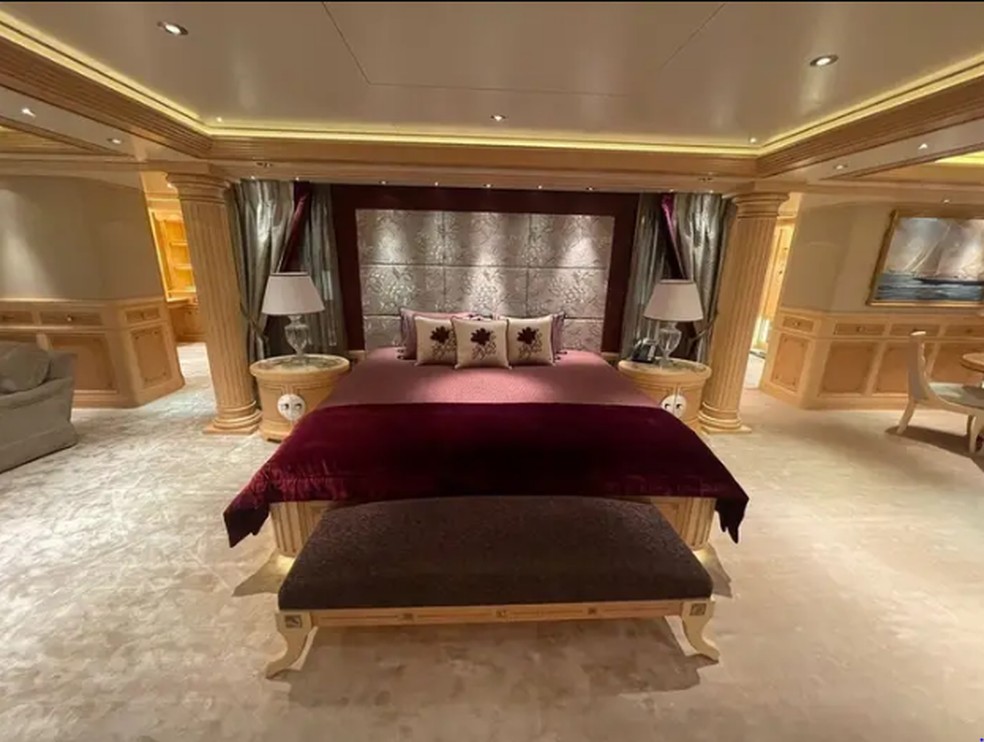 Os quartos contam com camas luxuosas, no valor de US$ 34 mil — Foto: H2 Yacht  Design