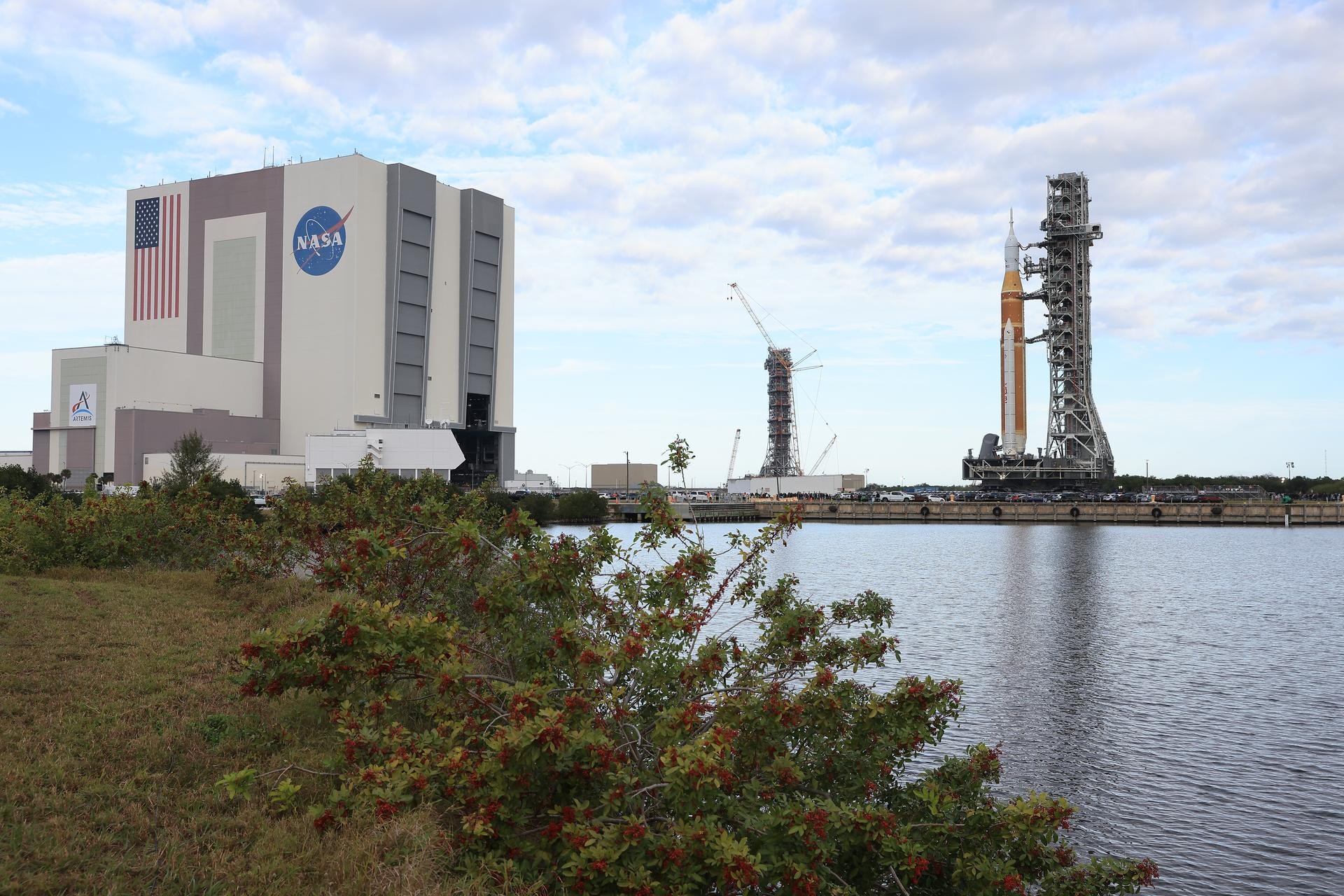 IBM e NASA lançam modelo de IA para acelerar busca por gelo e áreas seguras de pouso na Lua - Foto