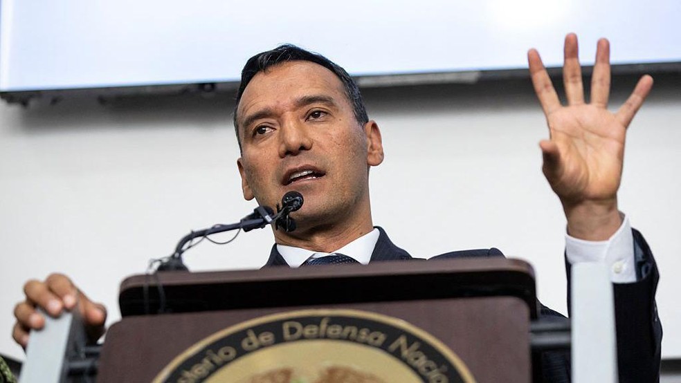 O ministro Pedro Sánchez apresentou o projeto antidrones, que o governo define como "ambicioso" e "ousado" — Foto: BBC News fonte