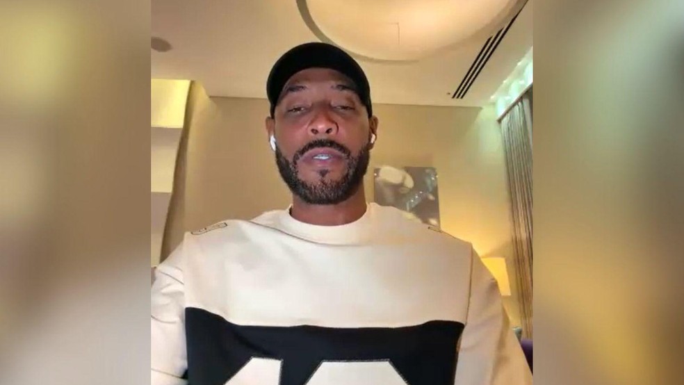 Ricardo Ferreira não está saindo do quarto de hotel em Abu Dhabi e relata momentos de 'desespero' — Foto: BBC News fonte