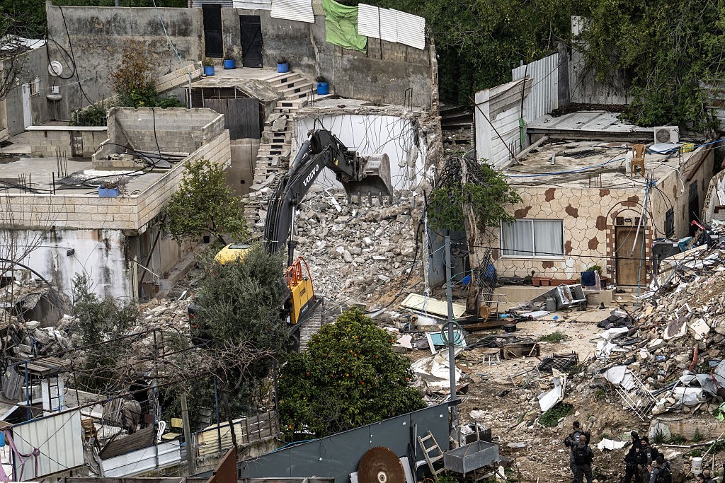 Palestinos são forçados a demolir suas próprias casas para dar lugar a parque temático bíblico israelense