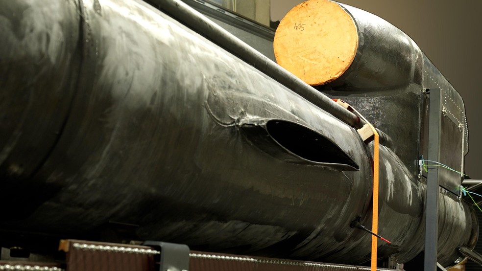 A Ucrânia constrói os mísseis em fábricas secretas — a equipe da BBC foi vendada antes de ser levada para lá. — Foto: BBC News fonte