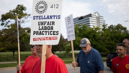Sindicato fará greve em mais unidades da GM e da Stellantis nos EUA
