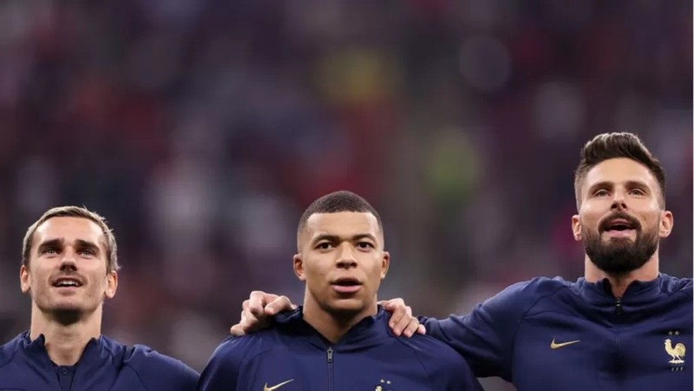 Griezmann, Mbappé e Giroud formam o tridente ofensivo francês — Foto: GETTY IMAGES via BBC