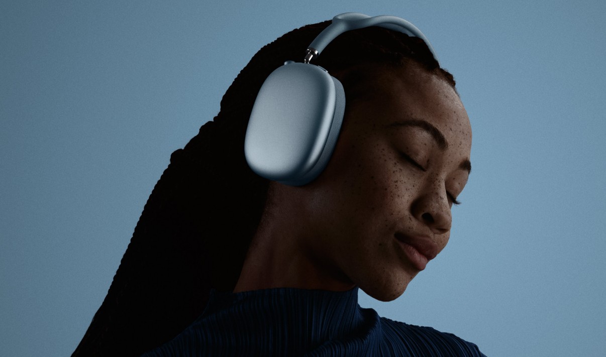 Apple lança AirPods Max 2 com tradução ao vivo e processamento aprimorado