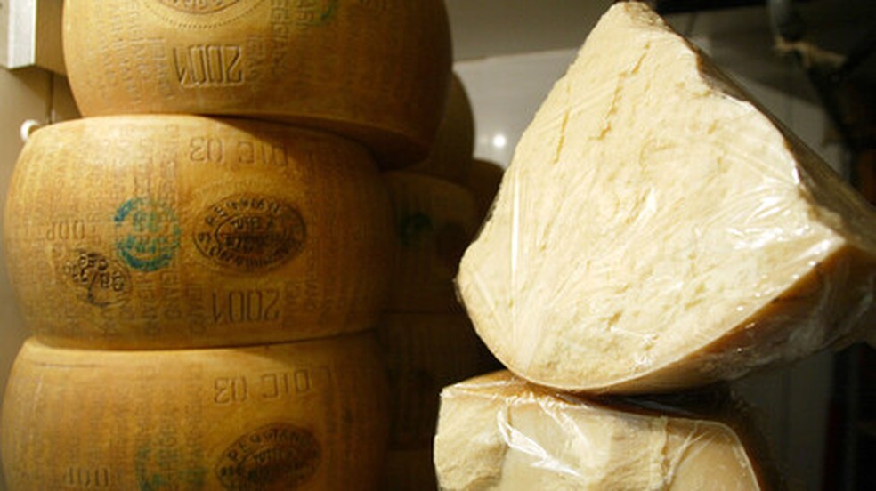 Formas de Grana Padano, um dos queijos mais famosos da Itália  — Foto: ANSA