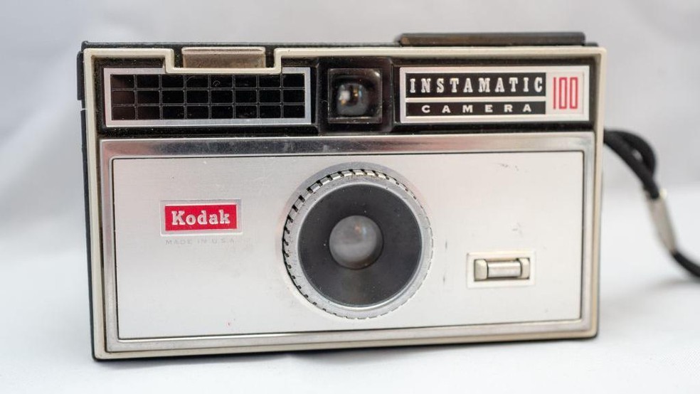 Em 1975, um jovem engenheiro da empresa que fabricava os filmes da Kodak fez a primeira fotografia com uma câmera digital portátil — Foto: BBC News fonte