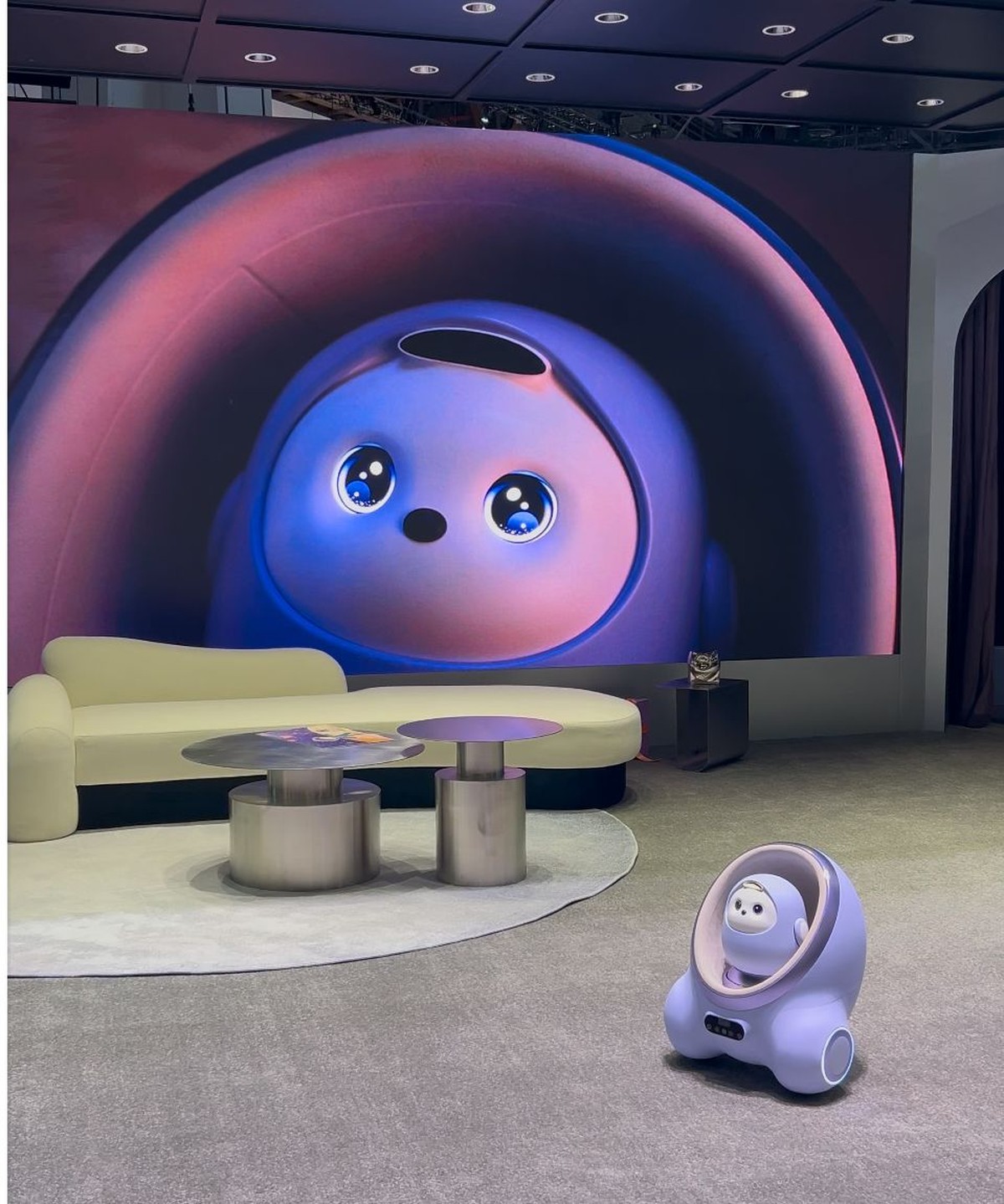 CES 2025: Robô companheiro usa ChatGPT para conversar e pode registrar ...
