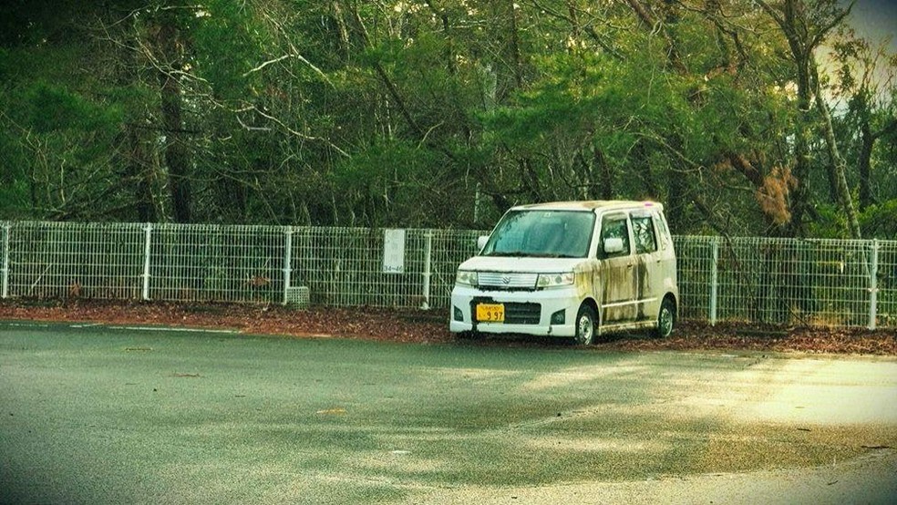 Carro abandonado às pressas — Foto: BBC News fonte