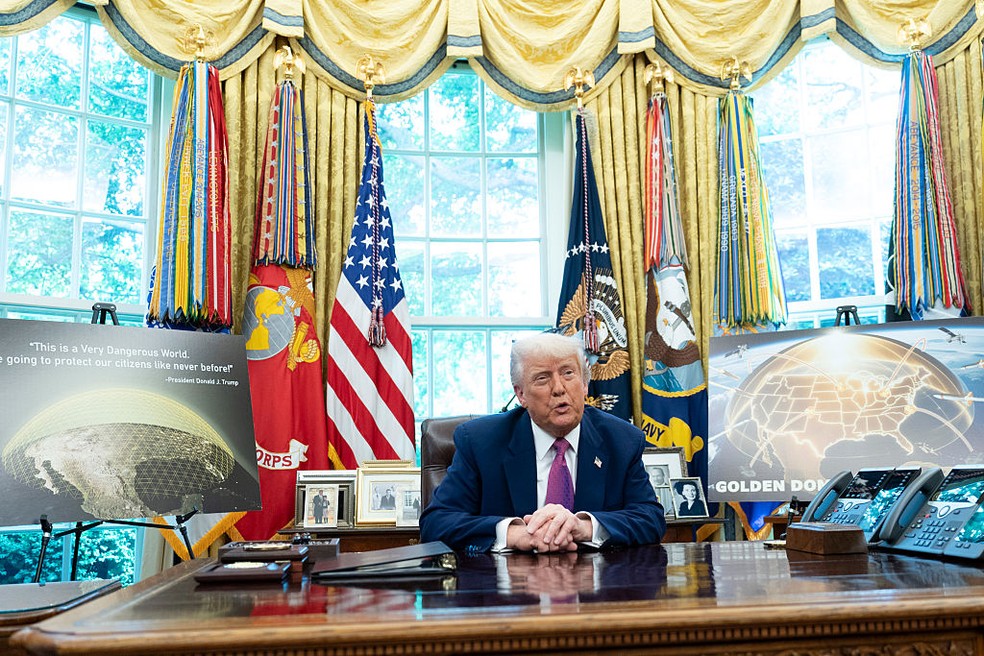 Donald Trump apresenta proposta do Domo de Ouro — Foto: Chris Kleponis/CNP/Bloomberg via Getty Images