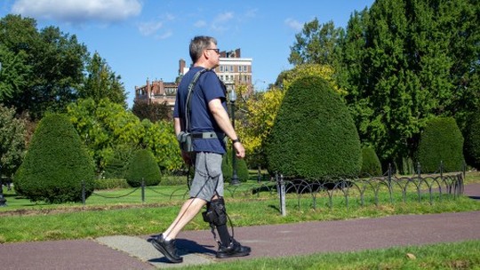 Pessoas que tiveram AVC podem recuper mobilidade com exoesqueleto de tornozelo