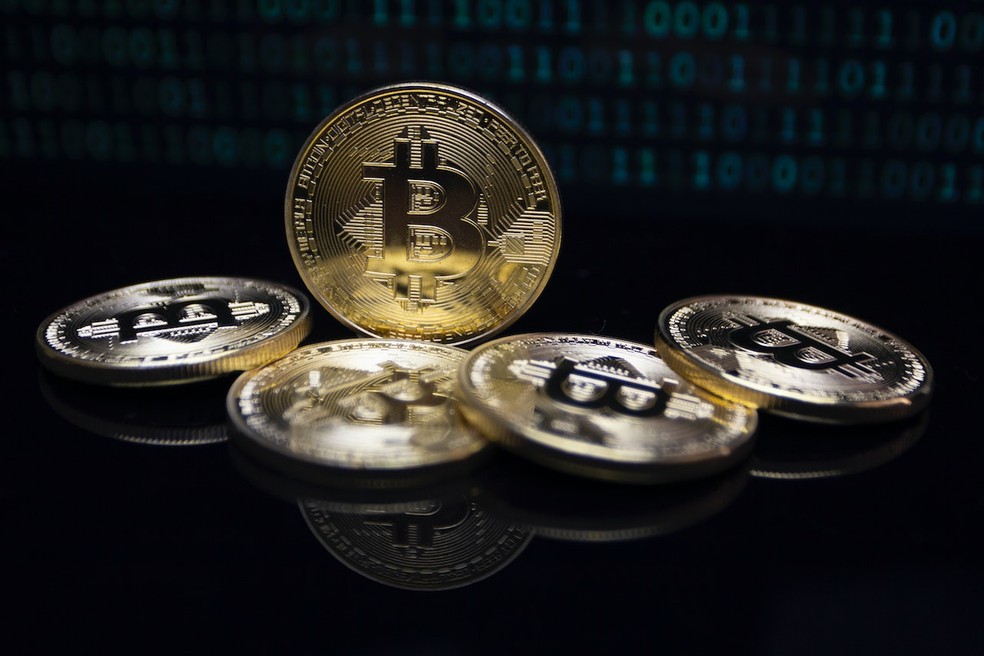 Volatilidade do bitcoin assustou a muitos, que passaram a procurar as stablecoins como recursos mais seguros — Foto: Pexels