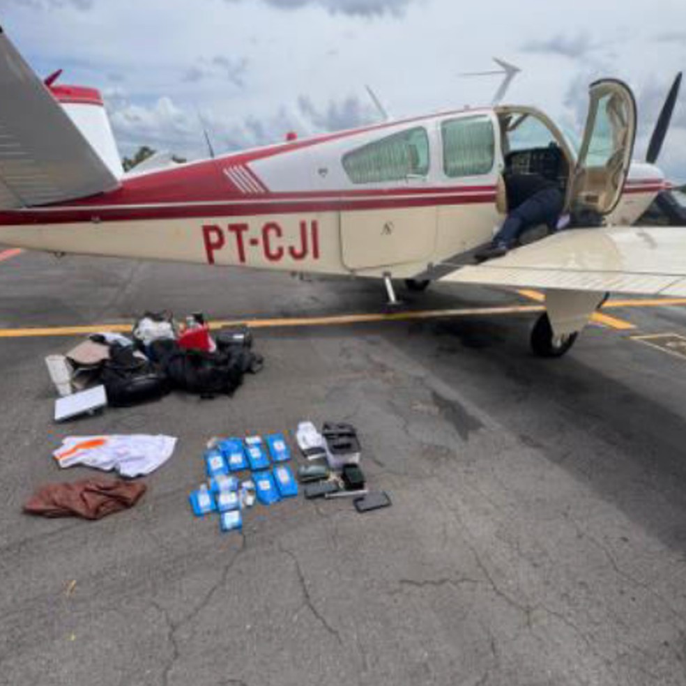 Avião que saiu de Itaituba (PA) foi interceptado em Boa Vista (RR) com 51 kg de ouro escondidos a bordo — Foto: BBC News fonte