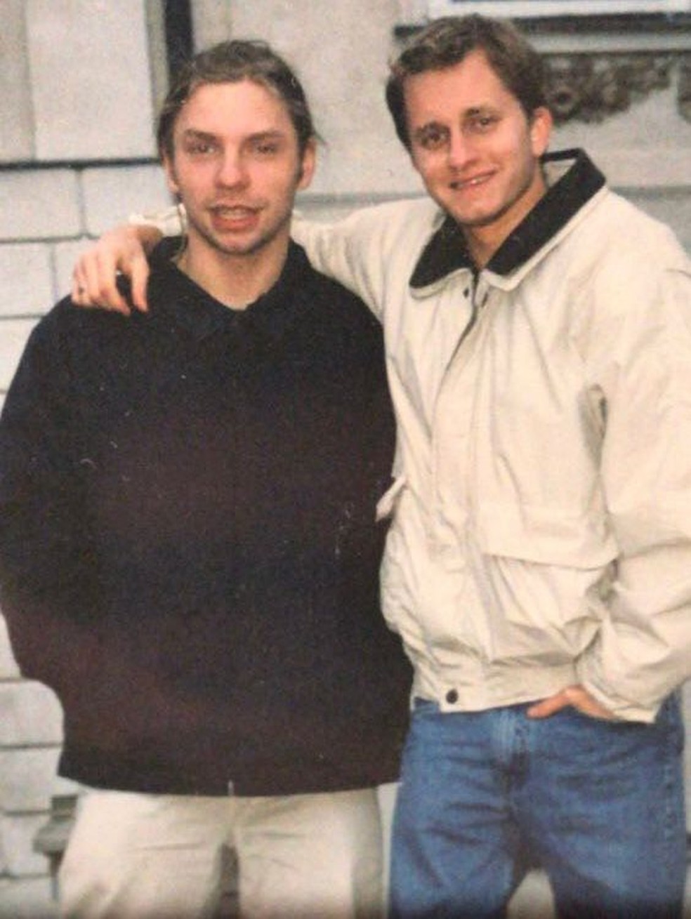 Piasecki (com 16 anos) e um colega brasileiro em uma das escolas que estudou em São Paulo — Foto: Arquivo pessoal