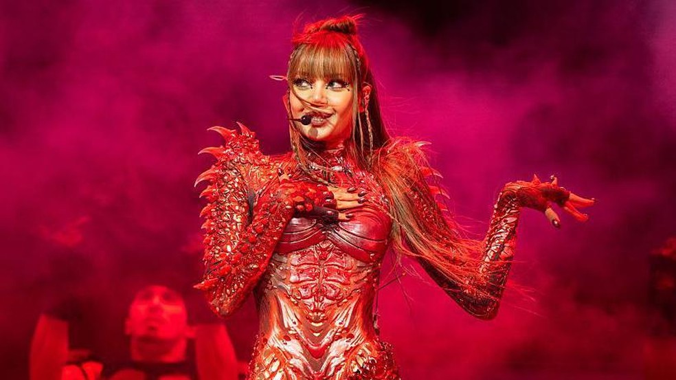 A rapper e cantora tailandesa Lisa faz parte do Blackpink, um dos grupos de K-pop mais conhecidos do mundo — Foto: BBC News fonte