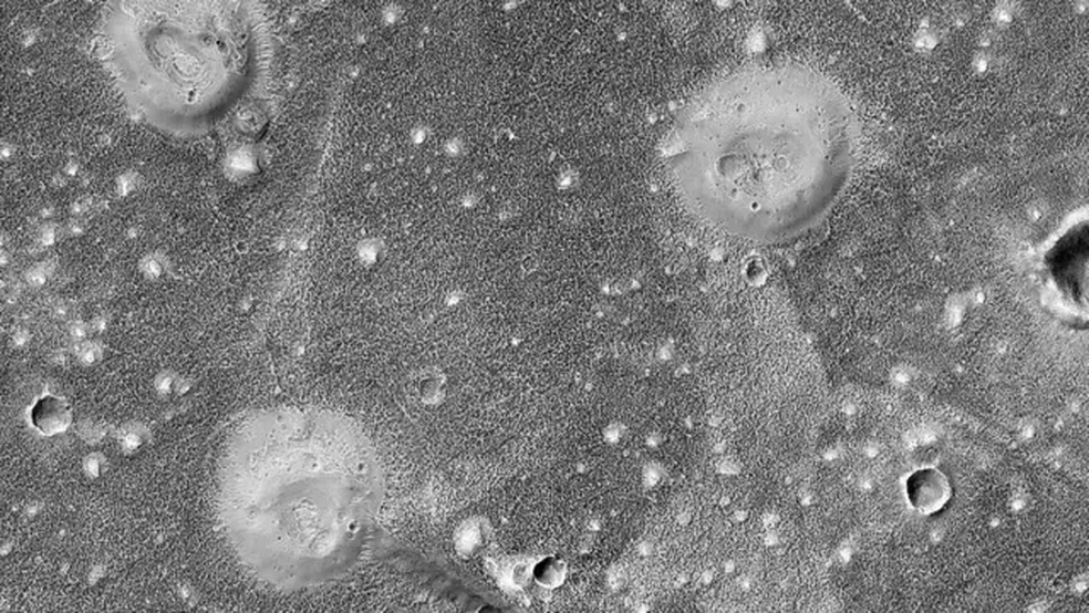 Possíveis vulcões de lama foram identificados na superfície de Marte — Foto: NASA/JPL-Caltech/University of Arizona