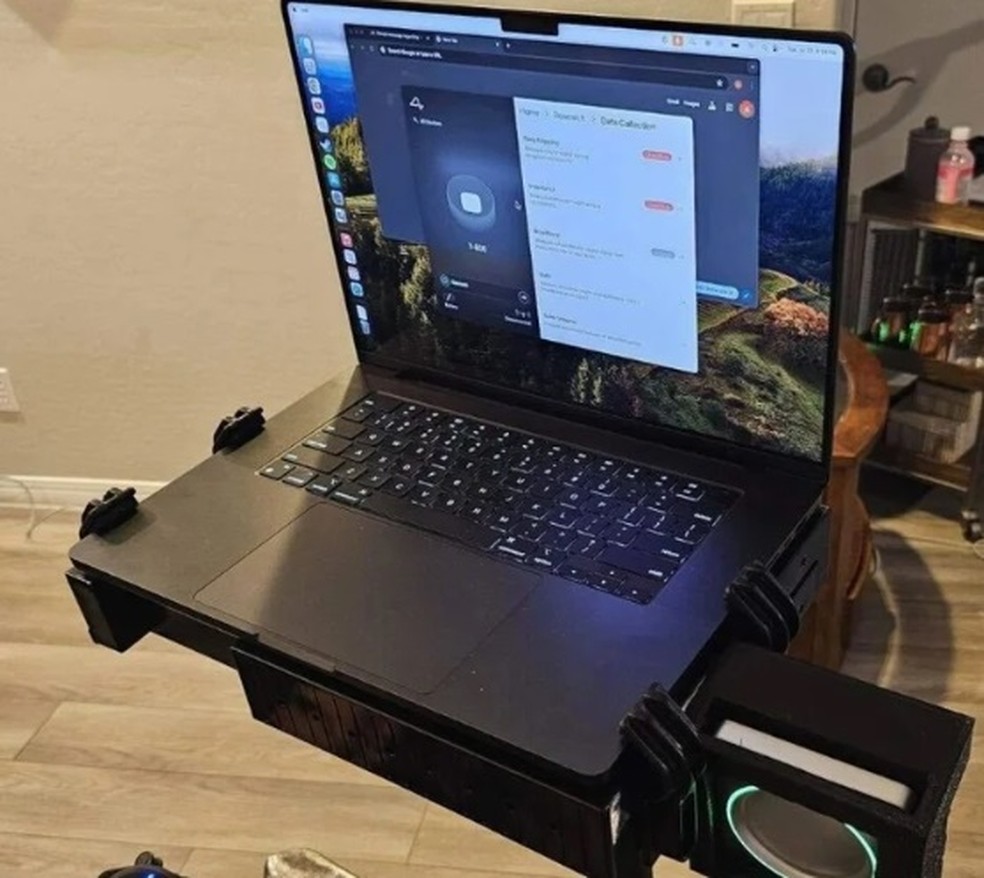 Computador com interface de leitura de sinais do cérebro da Neuralink — Foto: Divulgação