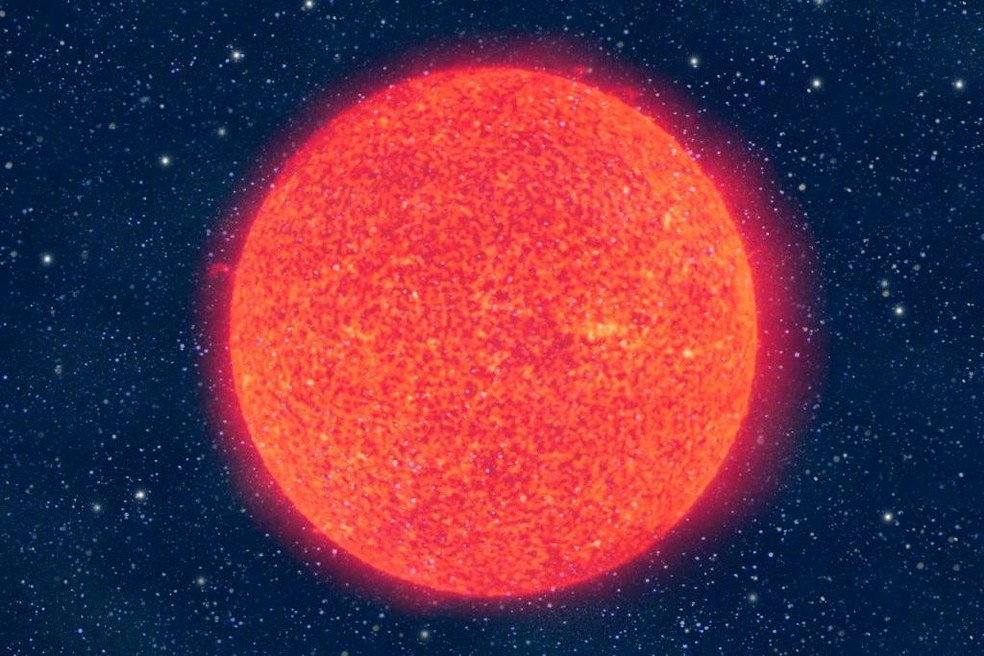 Em cerca de cinco bilhões de anos, o Sol se transformará em uma estrela gigante vermelha como esta — Foto: BBC News fonte