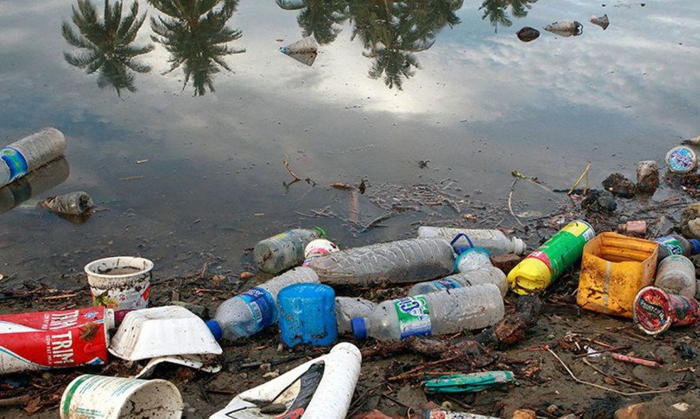 Dados do Panorama dos Resíduos Sólidos no Brasil 2022 mostram que a geração de resíduos plásticos nas cidades brasileiras foi de 13,7 milhões de toneladas em 2022 — Foto: ONU: Martine Perret via Agência Brasil