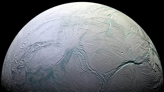 O novo registro do James Webb que abre portas para a descoberta de vida em Saturno