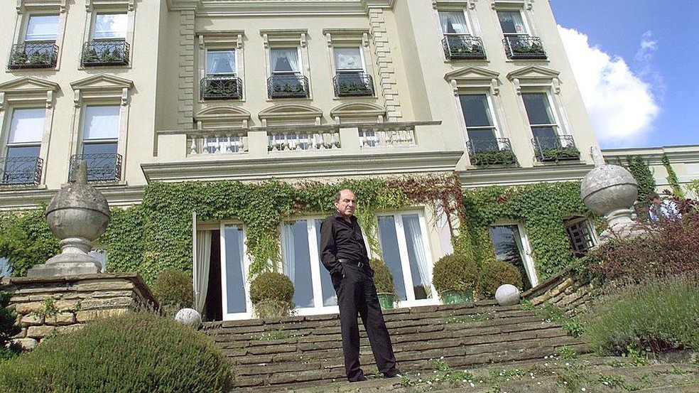 Boris Berezovsky exilou-se no Reino Unido, onde mais tarde morreu em circunstâncias misteriosas em 2013. — Foto: BBC News fonte