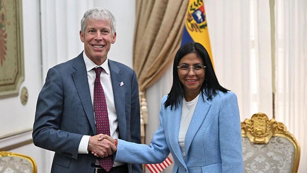 O Secretário de Energia dos EUA, Chris Wright, tornou-se o funcionário americano de mais alto escalão a visitar a Venezuela em mais de duas décadas — Foto: BBC News fonte