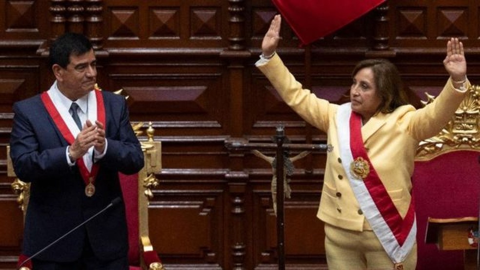 Dina Boluarte é a primeira mulher presidente do Peru — Foto: AFP (via BBC)