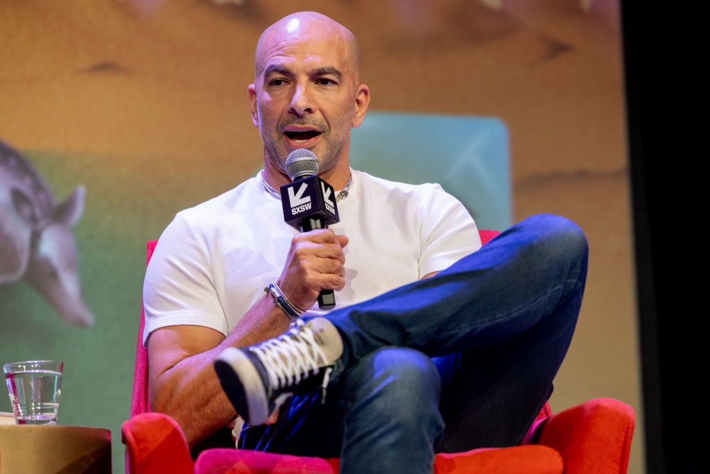 Guru da longevidade Peter Attia pede desculpas e diz ter vergonha de e-mails trocados com Jeffrey Epstein