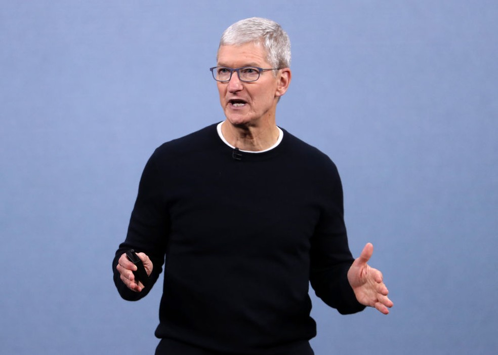 Tim Cook, CEO da Apple, foi um dos líderes que decidiu cortar o próprio salário  — Foto: Getty Images