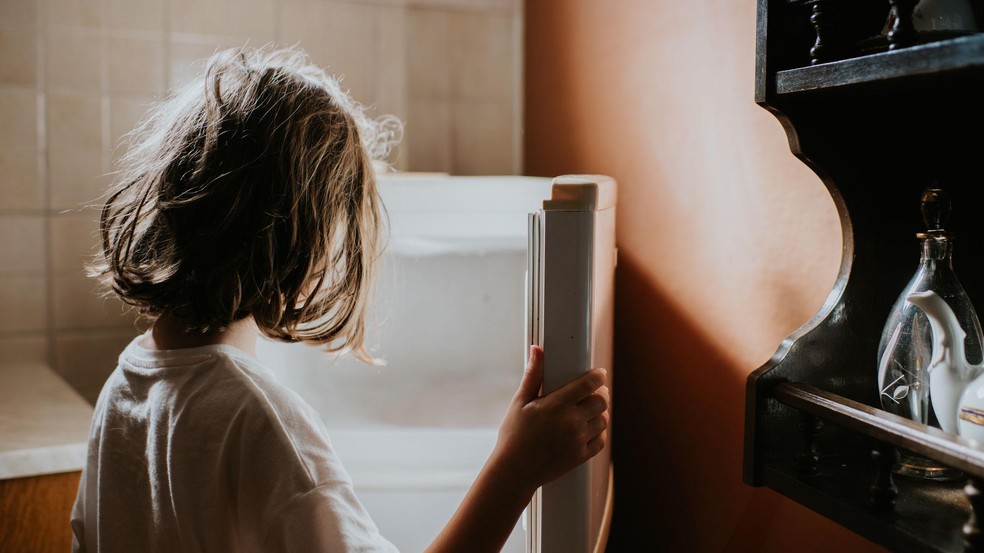 Cerca de 4,5 milhões de menores vivem em condições de pobreza no Reino Unido, de acordo com dados do governo. — Foto: BBC News fonte
