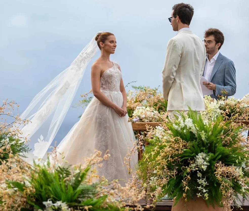 Laura Fiuza e Henrique Dubugras se casaram em Fernando de Noronha — Foto: Reprodução/Instagram