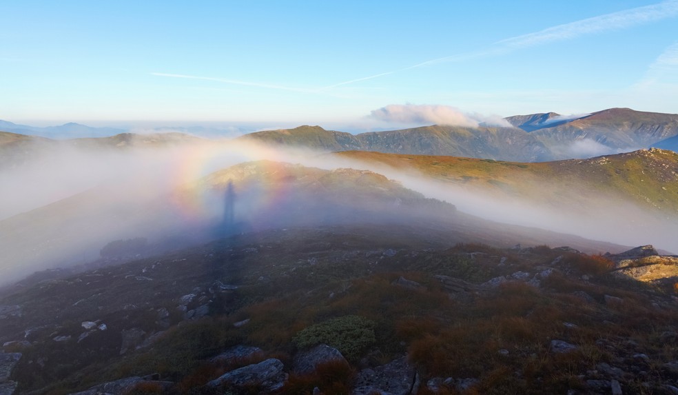"Brocken Spectre" é o nome dado à ilusão de ótica natural que ocorre quando uma sombra fica sobreposta às nuvens ou neblina — Foto: Getty Images
