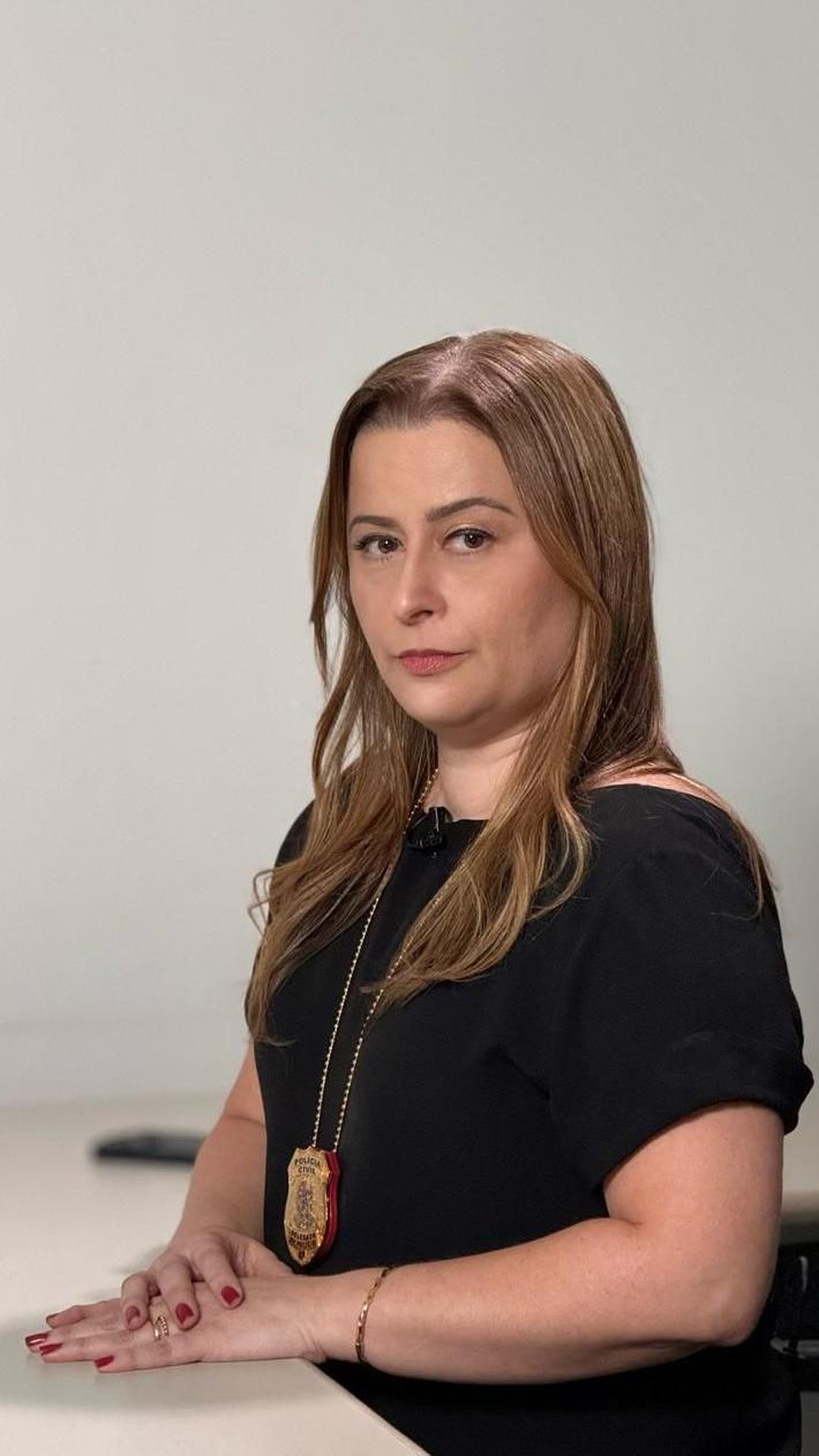 A delegada Lisandrea Salvariego monoitora comunidades de zoossadismo na internet — Foto: BBC News fonte