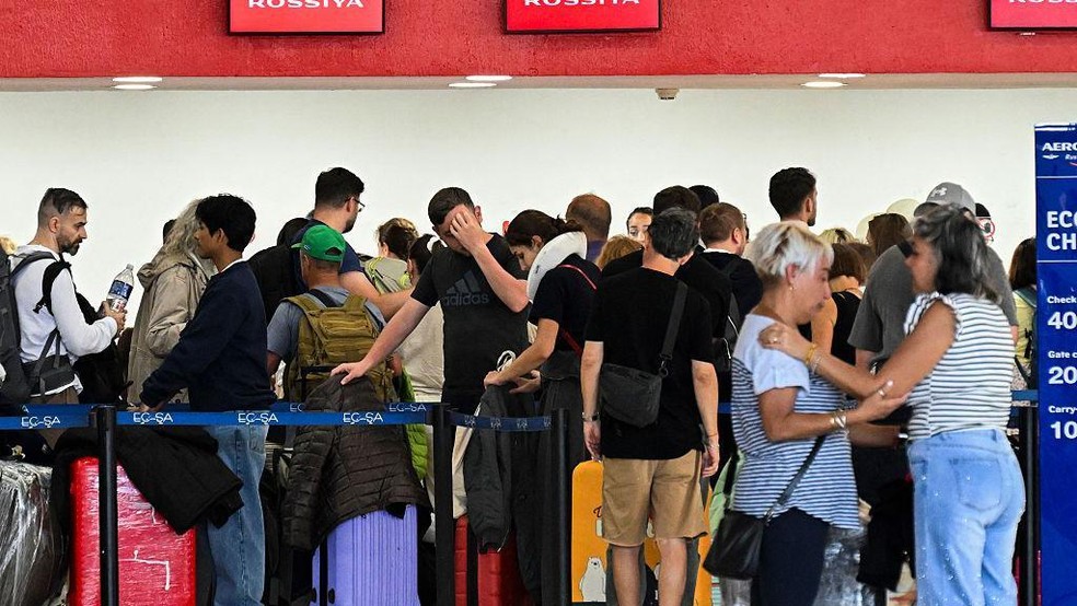 Diversas companhias aéreas decidiram repatriar os turistas que permanecem em Cuba — Foto: BBC News fonte