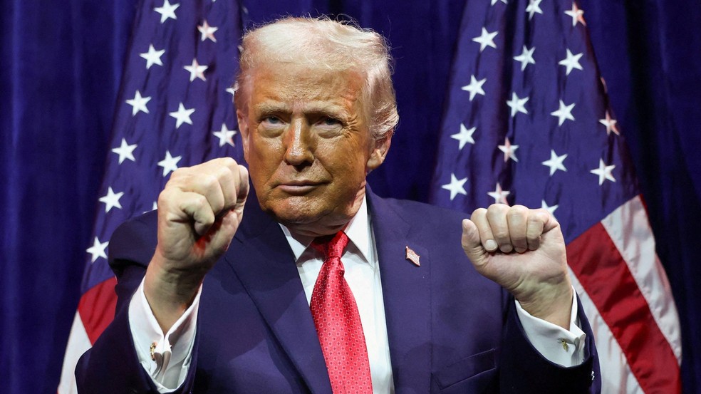 O governo Trump diz estar suspendendo sanções impostas ao petróleo venezuelano de forma 'seletiva' — Foto: BBC News fonte