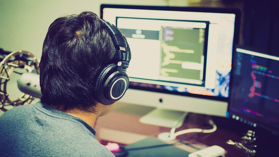 Vibe coding, 6-7, delulu e isca de raiva: as expressões que contam a ...