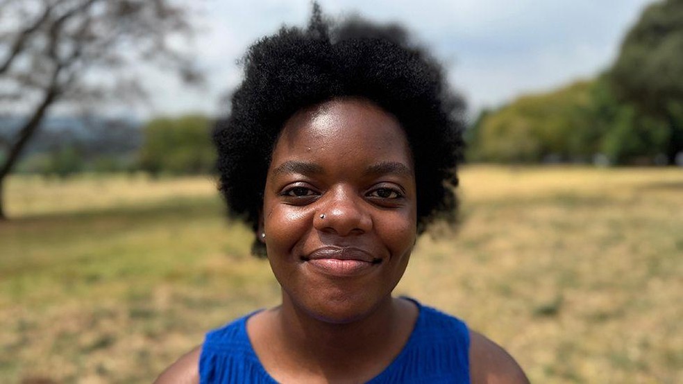 Christy Chitengu só descobriu aos 17 anos que era apátrida — Foto: BBC News fonte