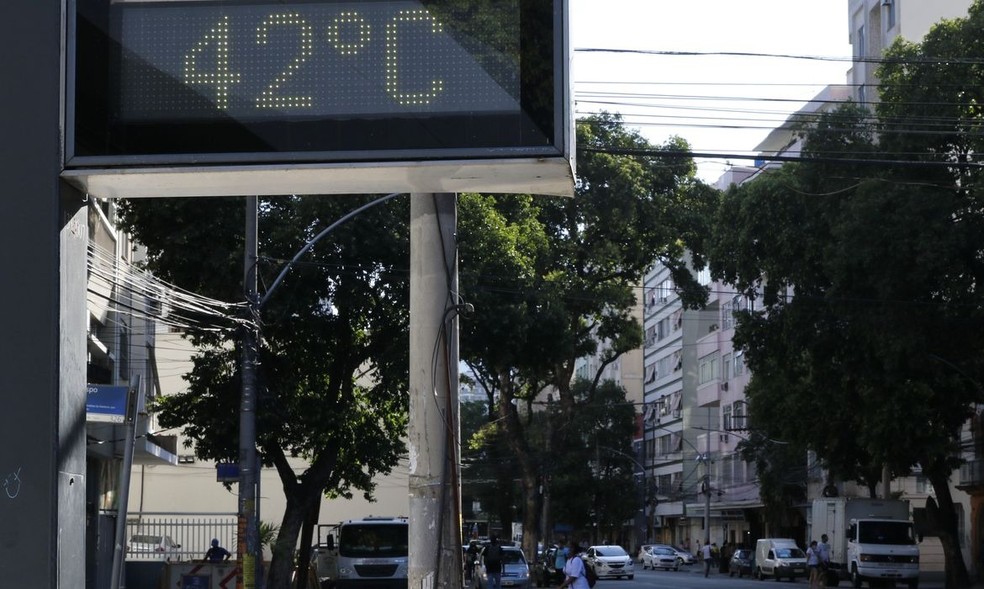 Vários estados brasileiros devem registrar recordes de altas temperatura para o mês de agosto — Foto: Fernando Frazão - Agência Brasil