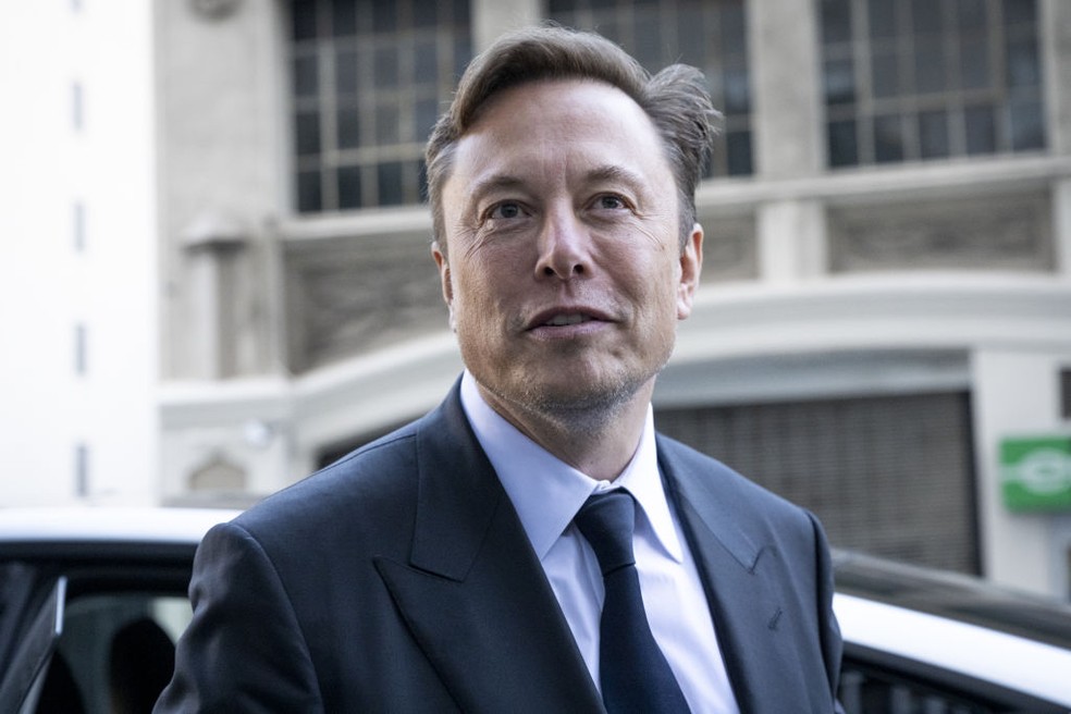 Elon Musk é um dos signatários da carta que pede "pausa" na corrida pela  inteligência artificial — Foto: Getty images