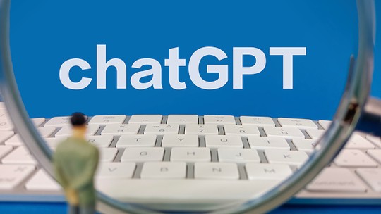 
Secretário da Educação de São Paulo diz que o uso do Chat GPT para elaborar materiais didáticos ainda está "sendo testado"