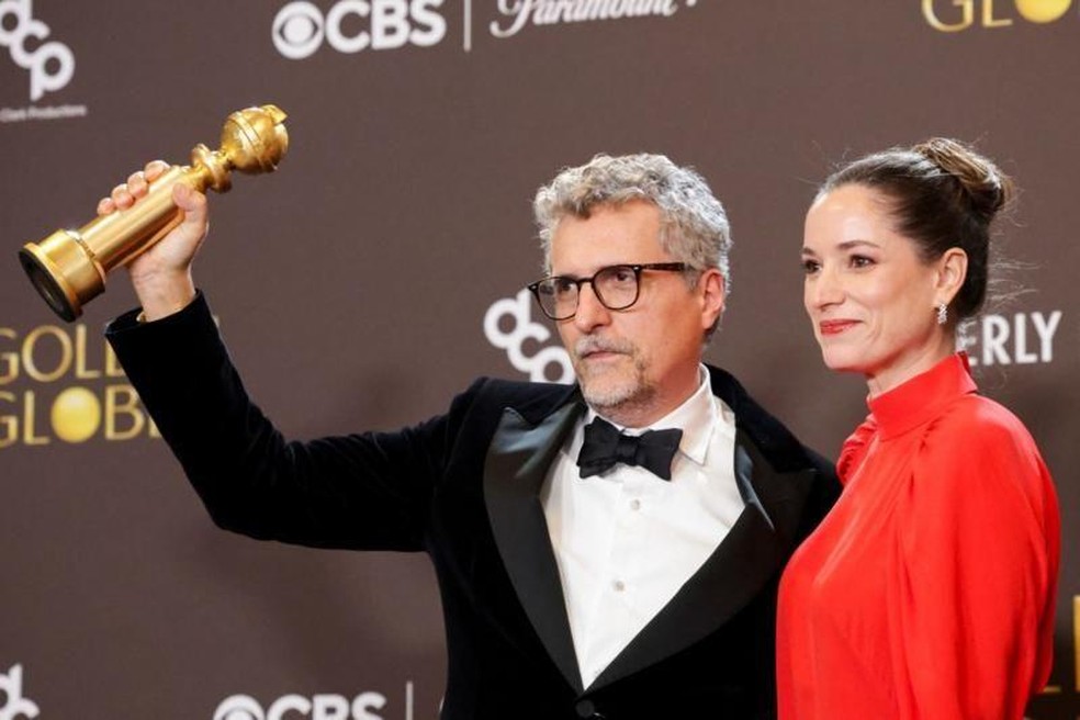 O Agente Secreto fez história no Globo de Ouro, ao conquistar inéditos dois prêmios — Foto: BBC News fonte